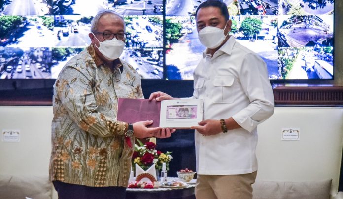 Pemkot Surabaya Terima Token of Appreciation dari Bank Indonesia